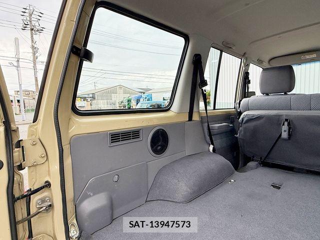 Toyota LAND CRUISER 2015-05 8100011-18