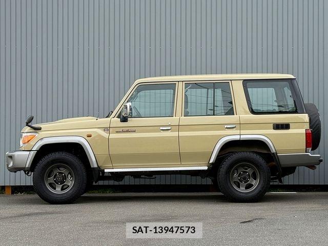 Toyota LAND CRUISER 2015-05 8100011-7