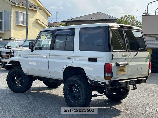 Toyota LAND CRUISER 1995-03 8208214-2