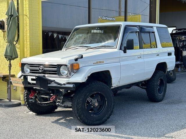 Toyota LAND CRUISER 1995-03 8208214-3