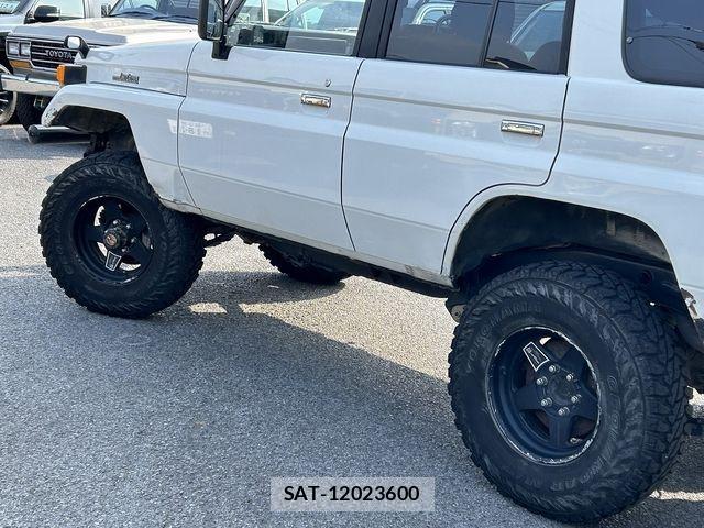 Toyota LAND CRUISER 1995-03 8208214-5