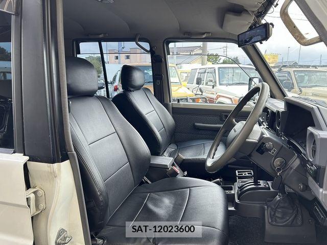 Toyota LAND CRUISER 1995-03 8208214-6