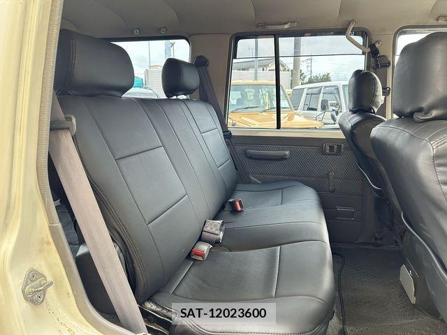 Toyota LAND CRUISER 1995-03 8208214-7