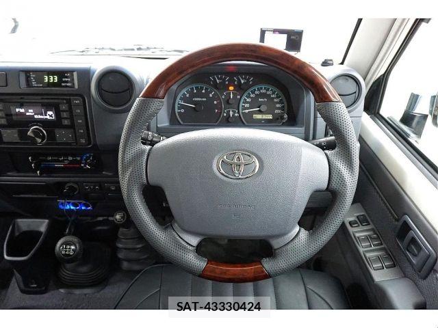 Toyota LAND CRUISER 2015-01 8208213-10