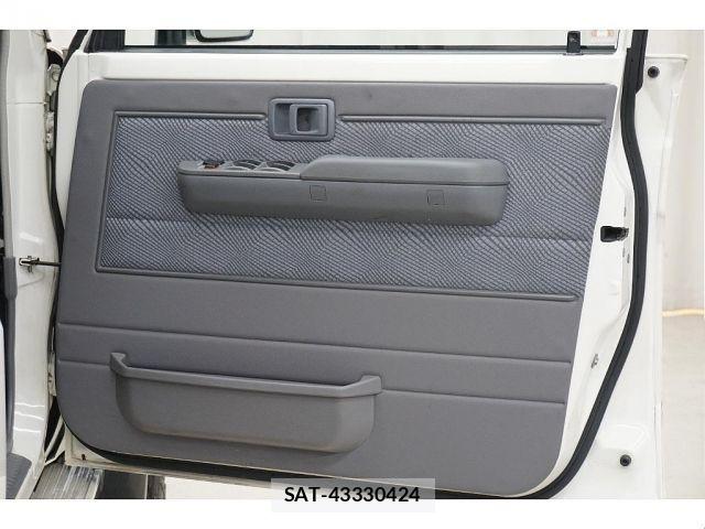 Toyota LAND CRUISER 2015-01 8208213-11