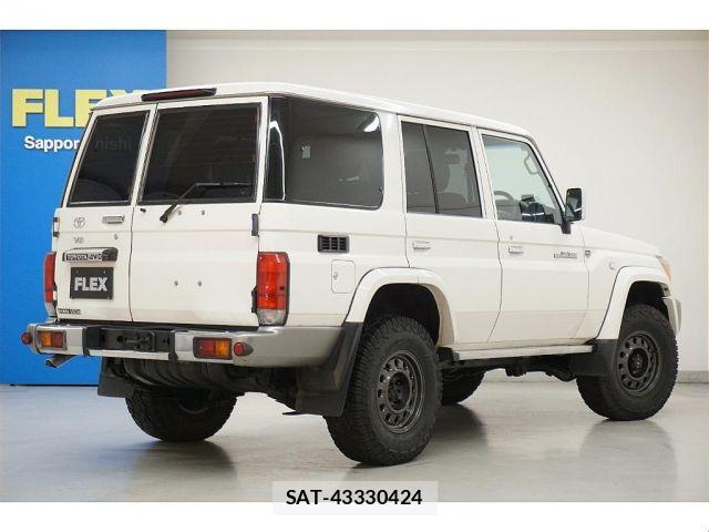 Toyota LAND CRUISER 2015-01 8208213-2