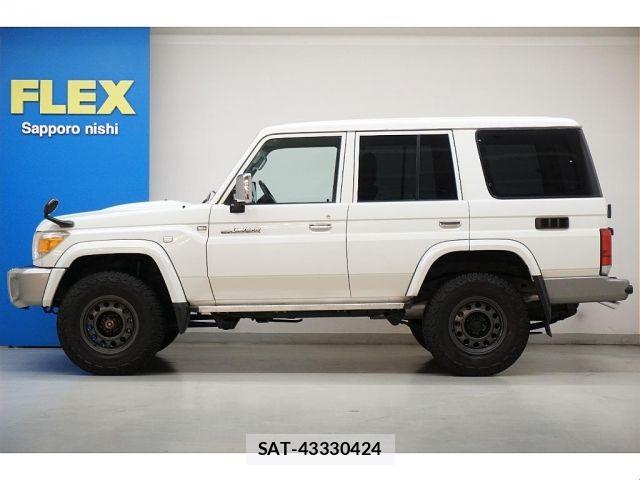 Toyota LAND CRUISER 2015-01 8208213-4