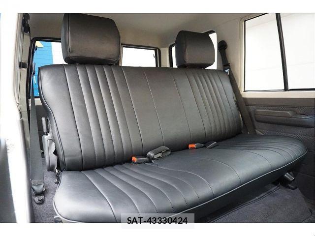 Toyota LAND CRUISER 2015-01 8208213-7