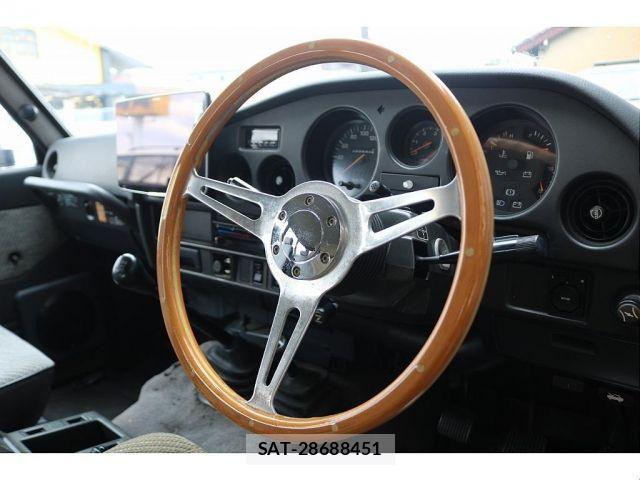 Toyota LAND CRUISER 1988-01 8208212-9