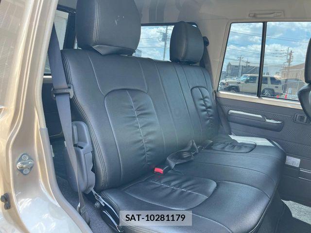Toyota LAND CRUISER 2015-04 8315074-9
