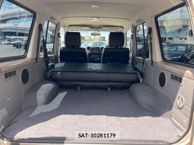 Toyota LAND CRUISER 2015-04 8315074-11