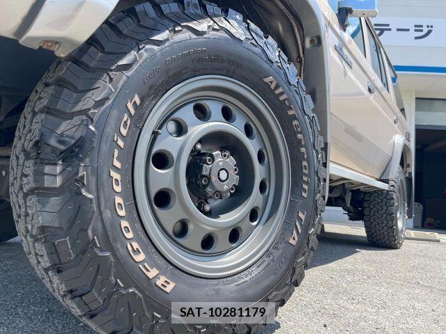 Toyota LAND CRUISER 2015-04 8315074-13