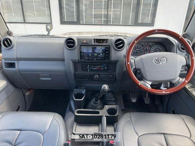 Toyota LAND CRUISER 2015-04 8315074-1