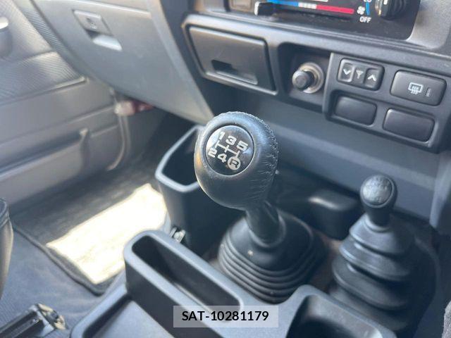 Toyota LAND CRUISER 2015-04 8315074-2