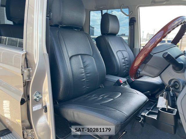 Toyota LAND CRUISER 2015-04 8315074-8