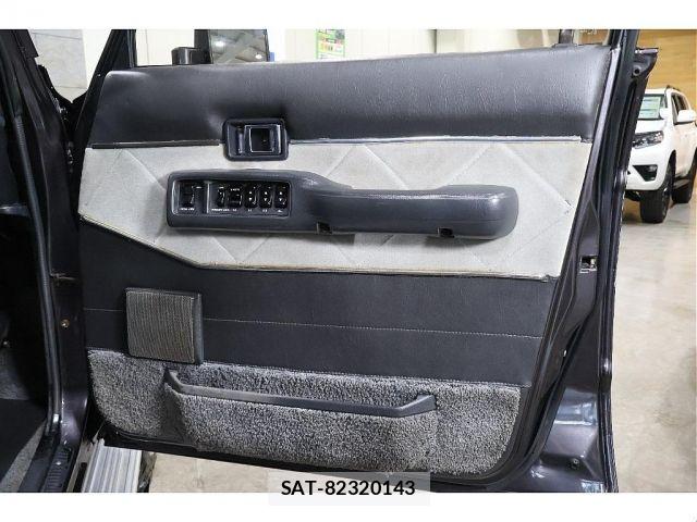 Toyota LAND CRUISER 1989-01 8366608-7