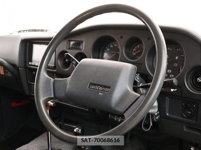 Toyota LAND CRUISER 1989-01 8366610-17