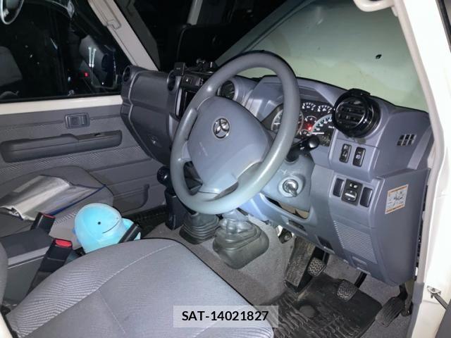 Toyota LAND CRUISER 2015-10 8685806-11