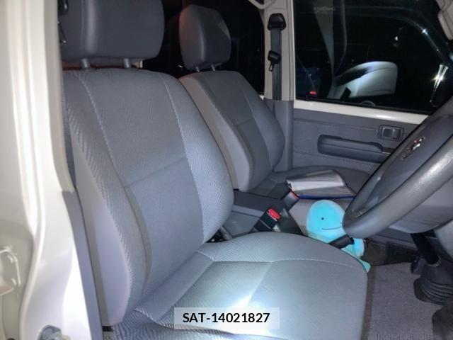 Toyota LAND CRUISER 2015-10 8685806-12