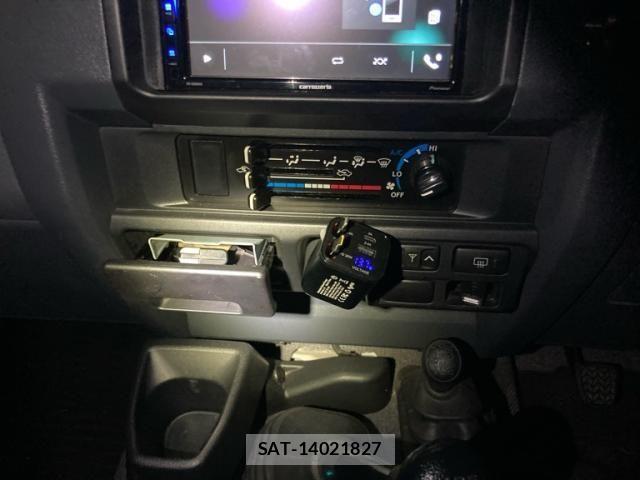 Toyota LAND CRUISER 2015-10 8685806-19