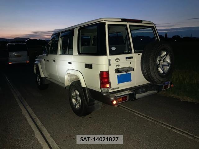 Toyota LAND CRUISER 2015-10 8685806-2