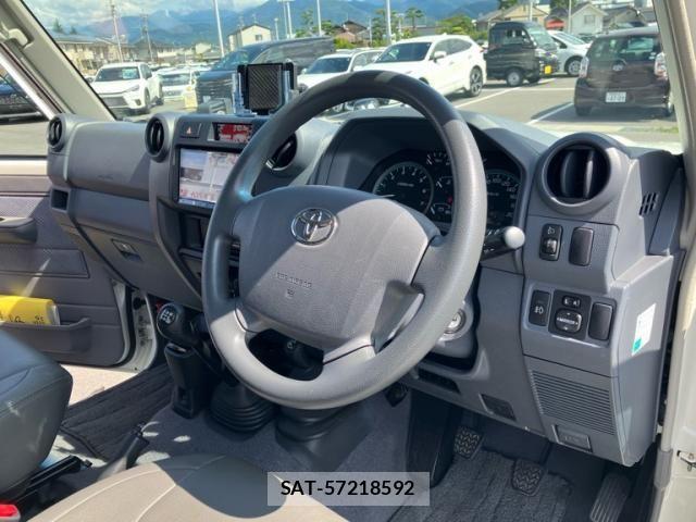 Toyota LAND CRUISER 2015-03 8829818-12