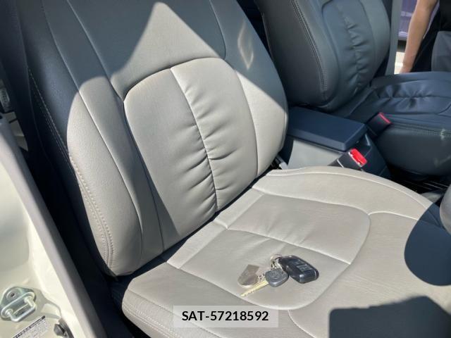 Toyota LAND CRUISER 2015-03 8829818-13