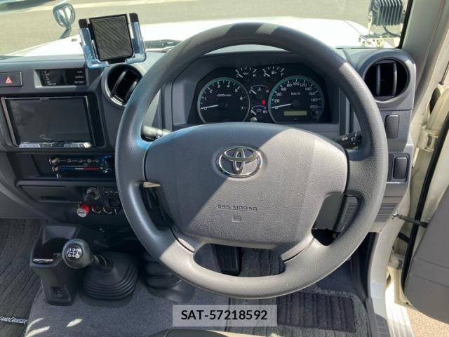 Toyota LAND CRUISER 2015-03 8829818-17