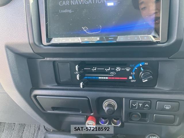 Toyota LAND CRUISER 2015-03 8829818-19