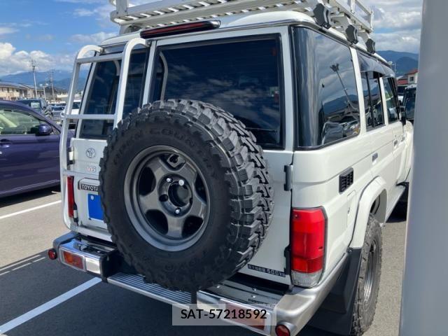 Toyota LAND CRUISER 2015-03 8829818-2