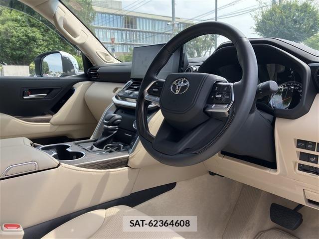 Toyota LAND CRUISER 2023-05 611103-16