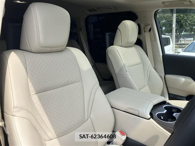 Toyota LAND CRUISER 2023-05 611103-17