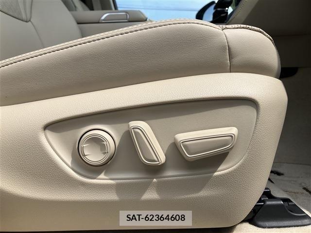 Toyota LAND CRUISER 2023-05 611103-18