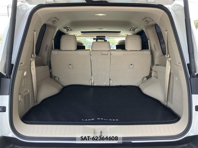 Toyota LAND CRUISER 2023-05 611103-25