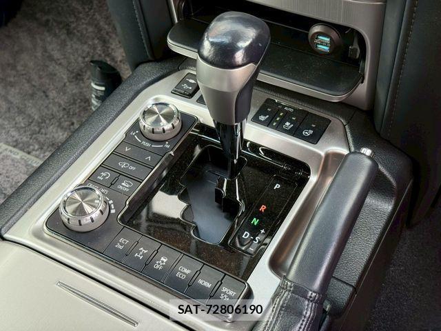 Toyota LAND CRUISER 2016-04 1361996-23