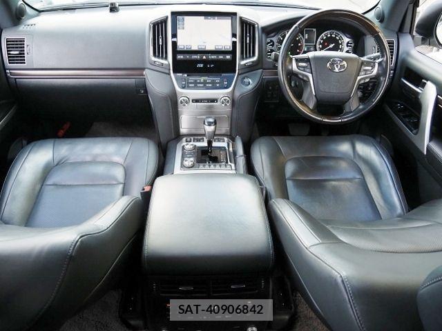 Toyota LAND CRUISER 2020-08 1661325-11