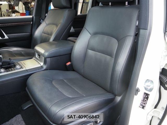 Toyota LAND CRUISER 2020-08 1661325-13