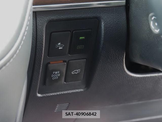 Toyota LAND CRUISER 2020-08 1661325-29