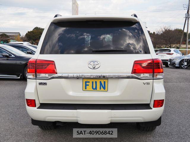 Toyota LAND CRUISER 2020-08 1661325-6