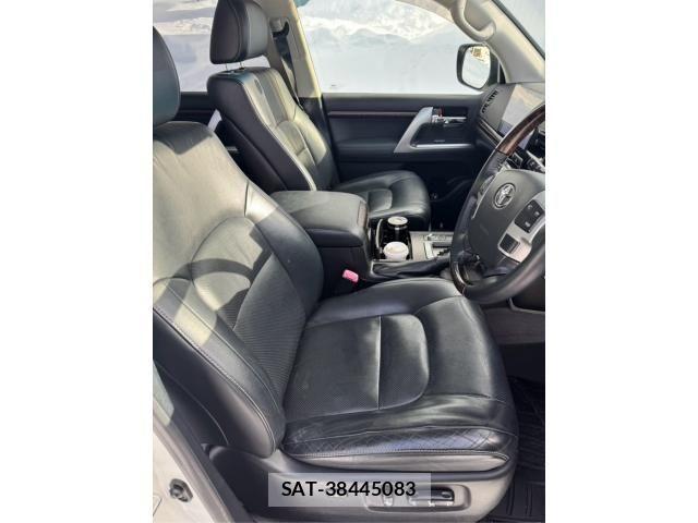 Toyota LAND CRUISER 2014-06 2102828-11