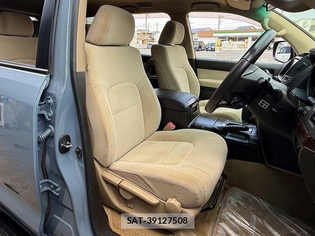 Toyota LAND CRUISER 2010-06 5870571-13