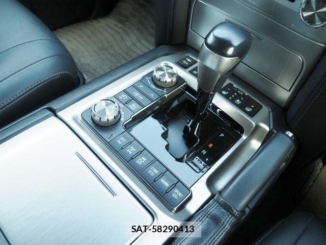 Toyota LAND CRUISER 2018-02 6244995-26