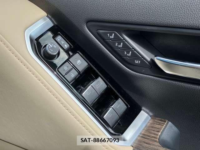 Toyota LAND CRUISER 2023-09 6815628-14