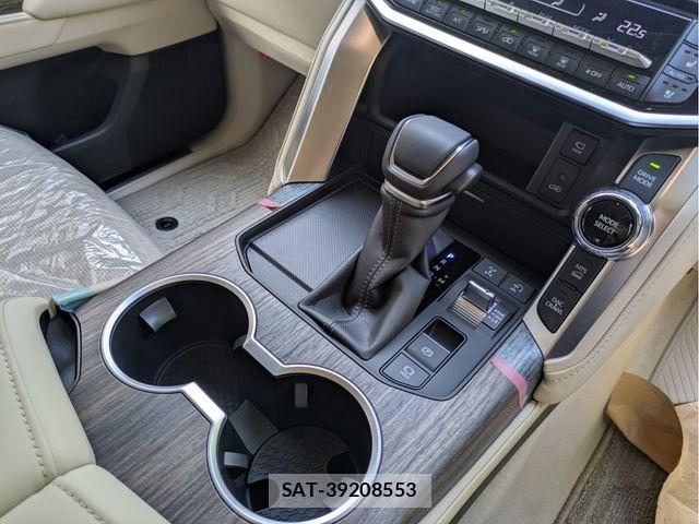 Toyota LAND CRUISER 2025-11 6815626-11