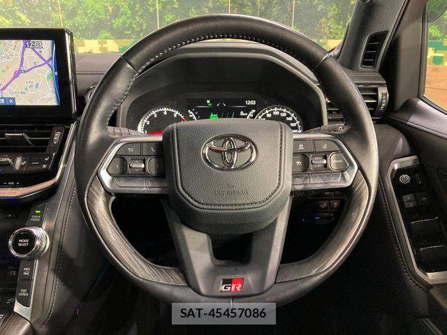 Toyota LAND CRUISER 2023-11 7020727-11