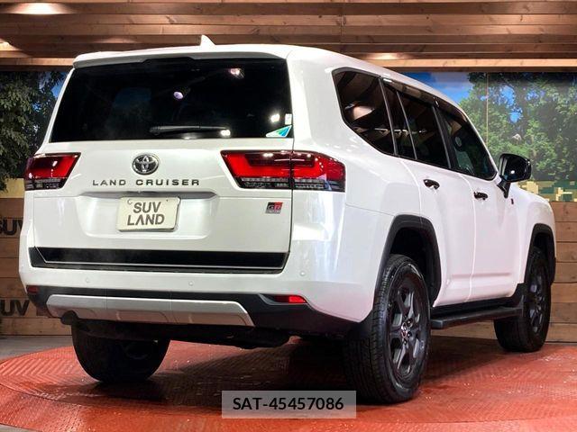 Toyota LAND CRUISER 2023-11 7020727-17