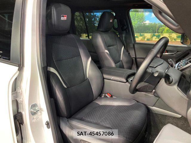 Toyota LAND CRUISER 2023-11 7020727-7