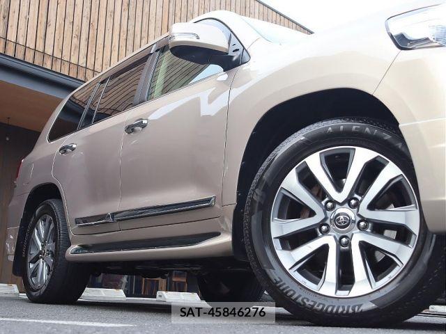 Toyota LAND CRUISER 2019-01 7020728-6