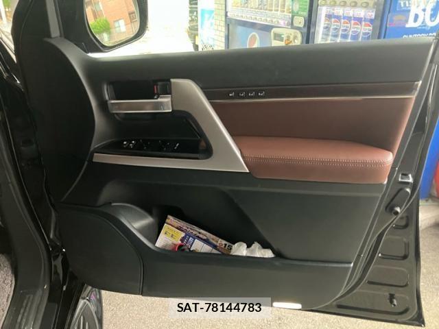 Toyota LAND CRUISER 2020-06 7059157-11