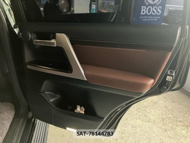 Toyota LAND CRUISER 2020-06 7059157-14